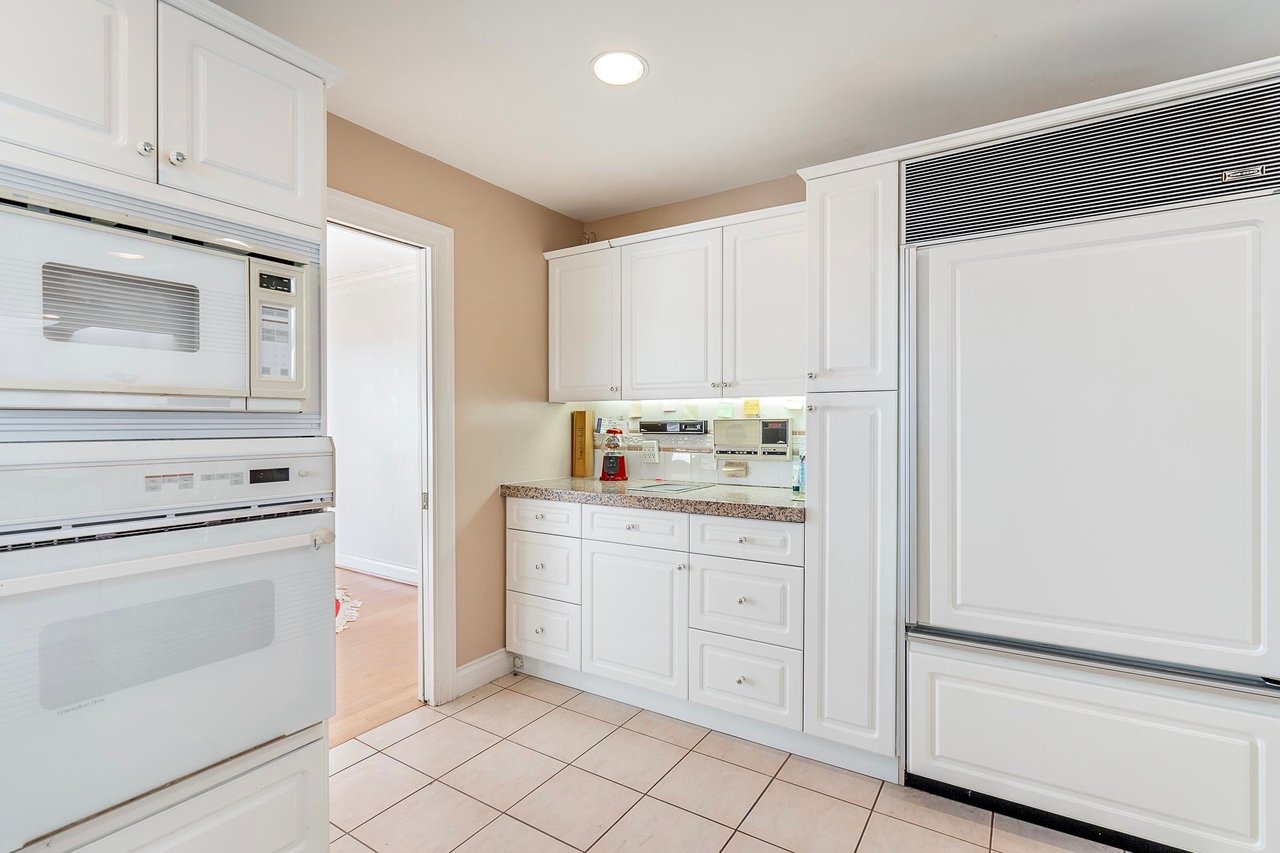 1405 Chartwell Dr