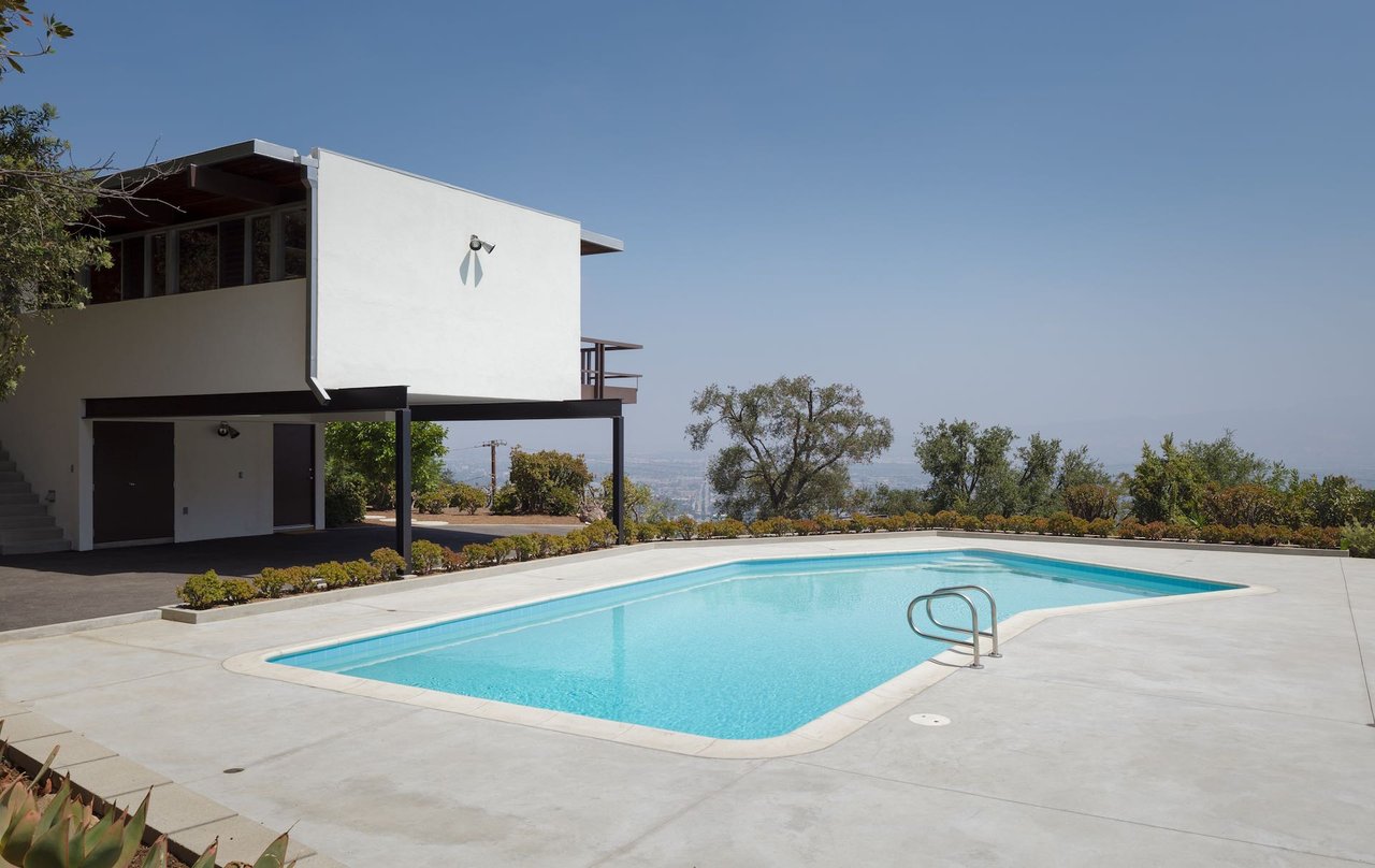 7820 Mulholland Dr