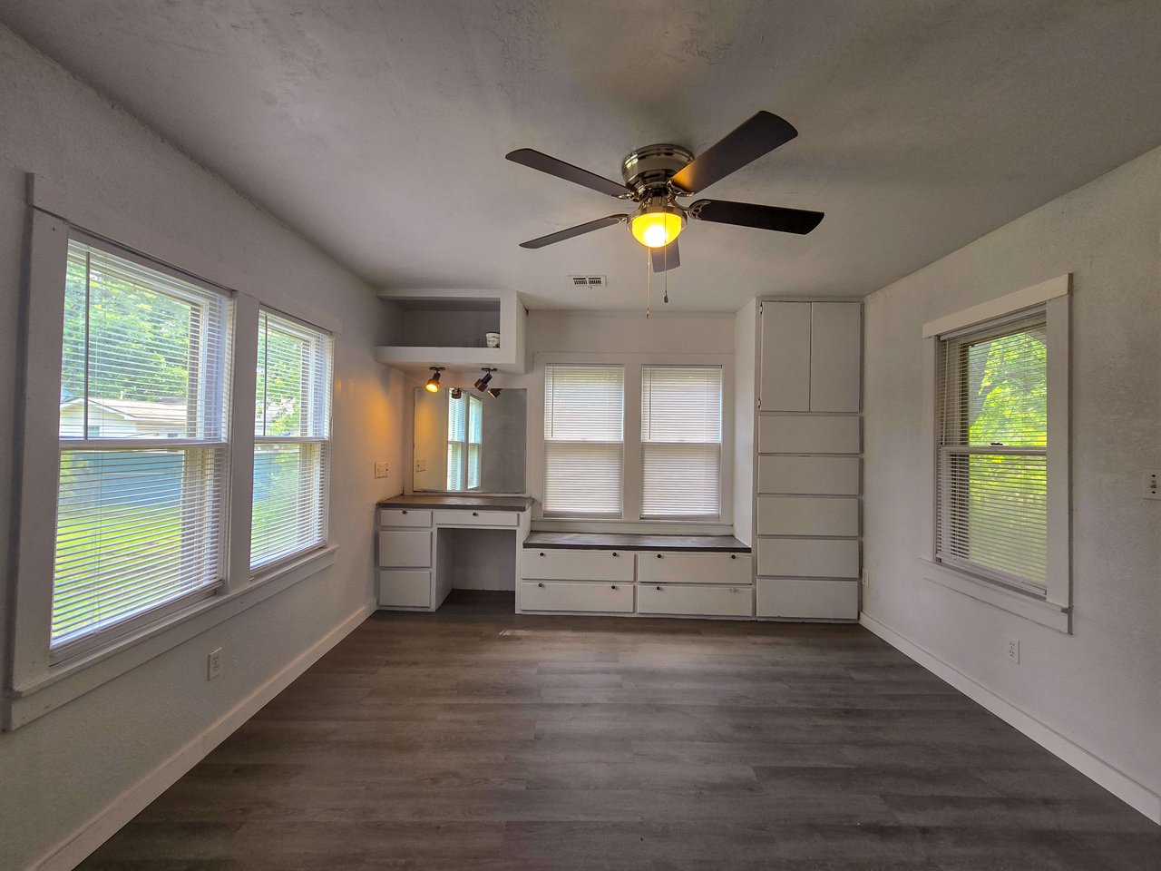 209 E Main St