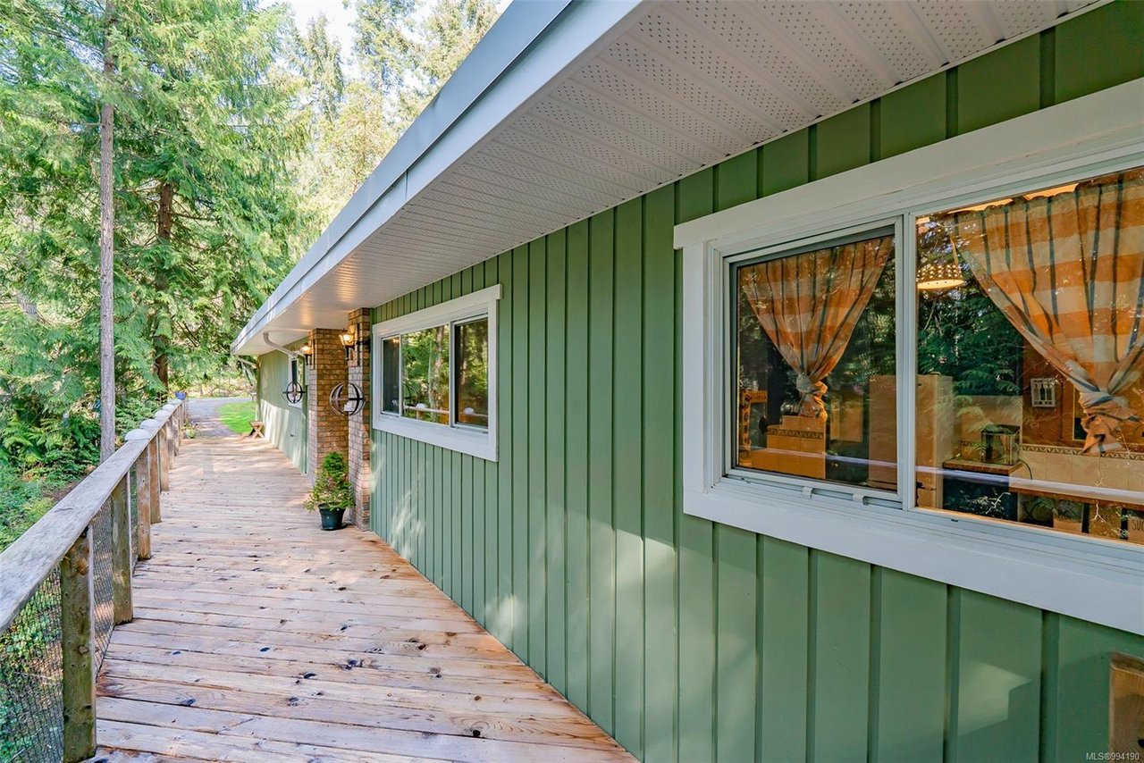 447 Berg Rd