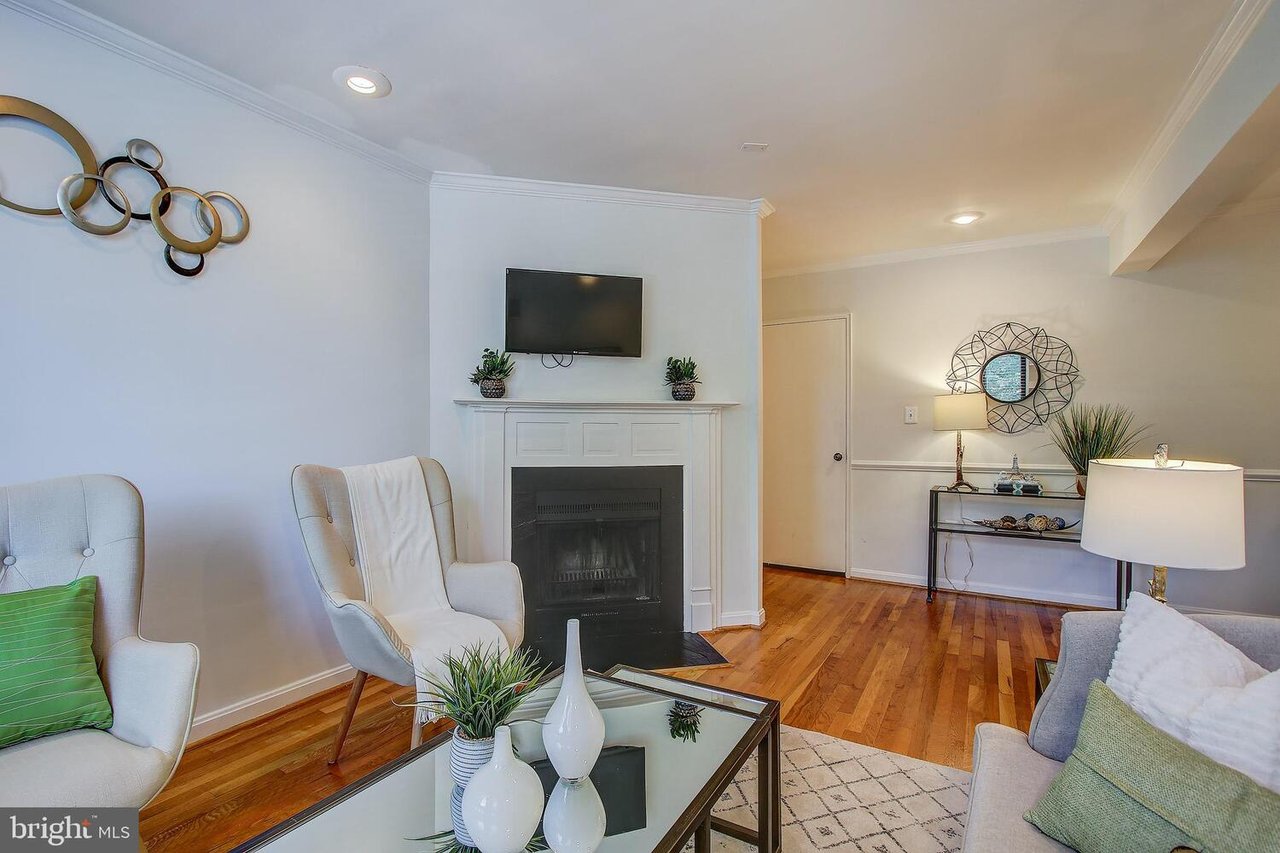 3825 Davis Pl NW, #204