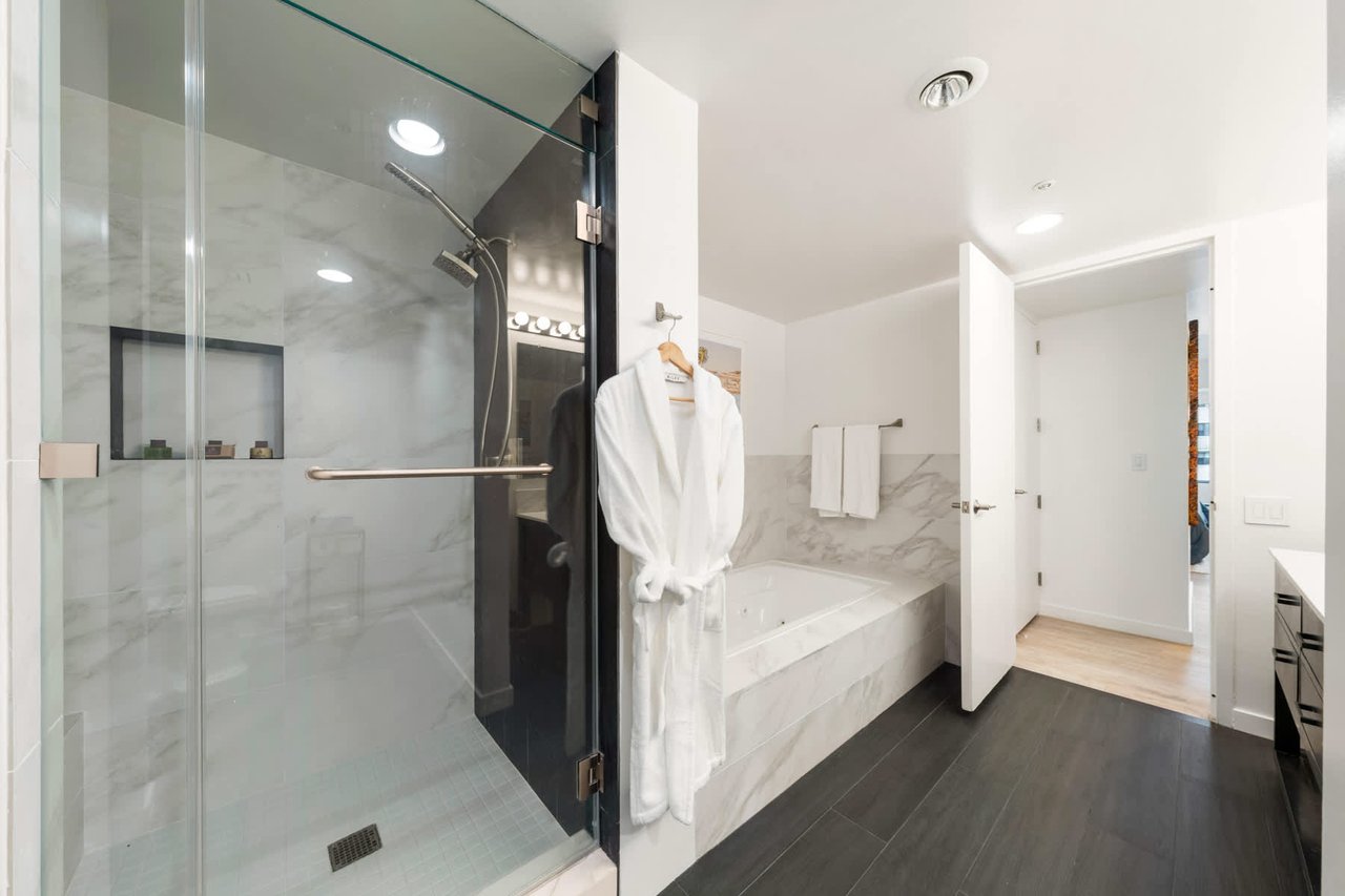 The Dorchester #501, Wilshire Corridor