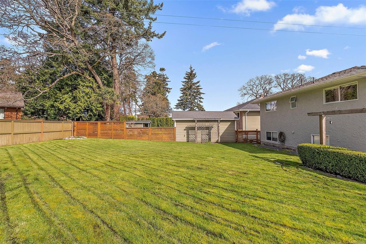 728 Porter Rd, Esquimalt