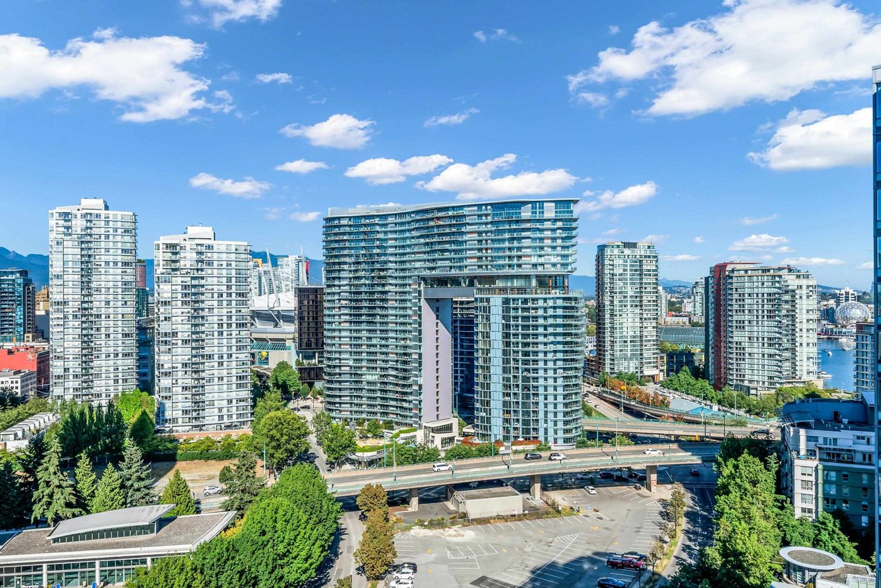 2207-1077 Marinaside Crescent, Vancouver