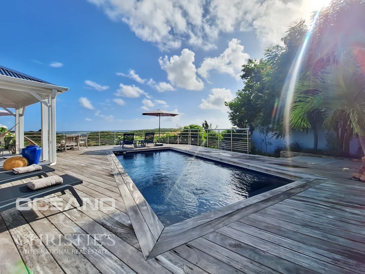 Beautiful 3-bedroom villa with sea view - Oyster Pond