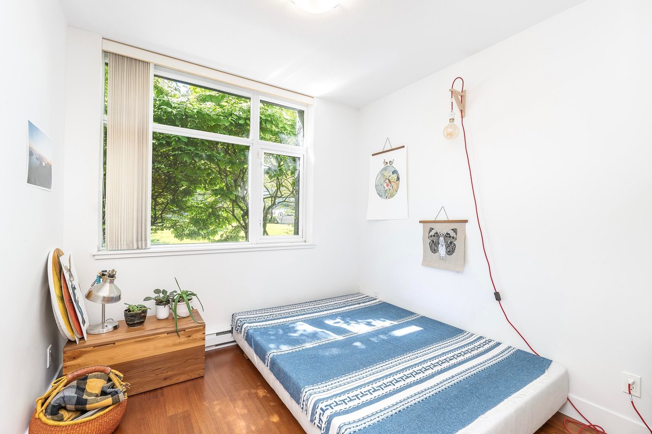 210-5989 Iona Dr