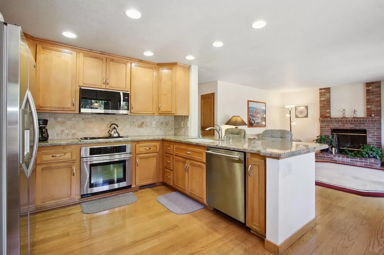 3861 Robie Lee Way