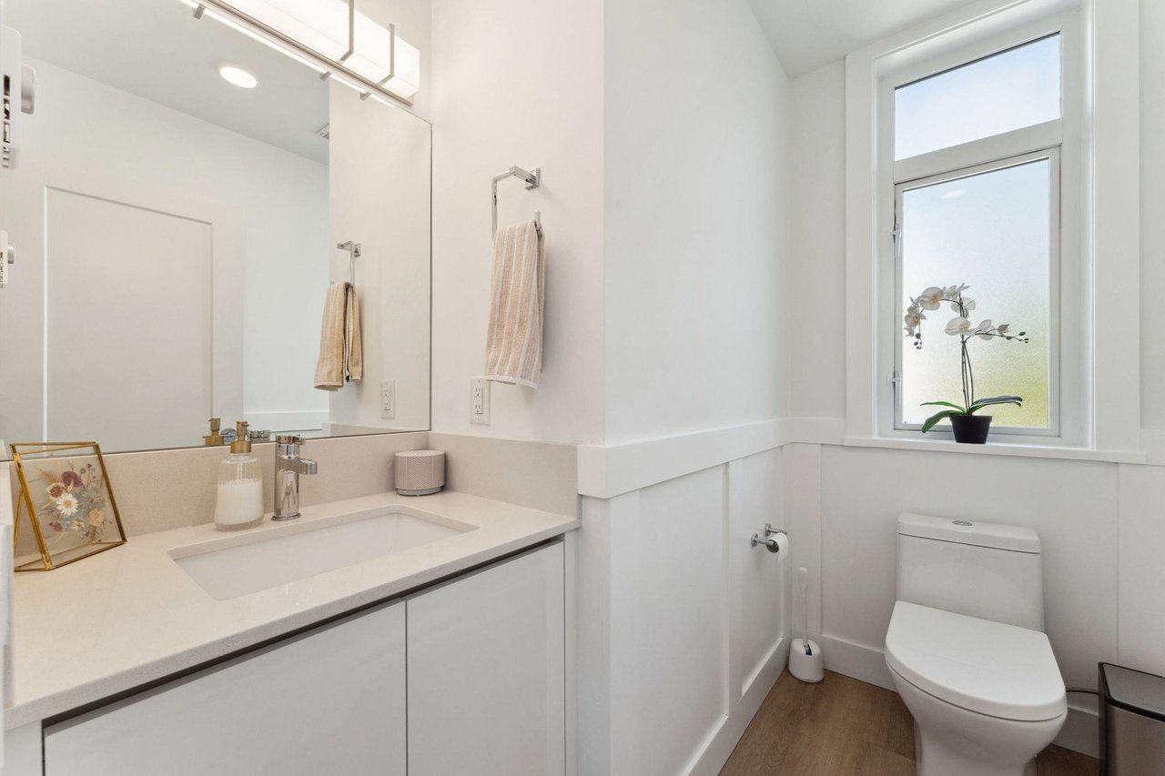 212-1306 Laval Square