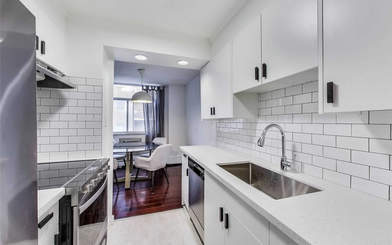 335 Lonsdale Rd #102