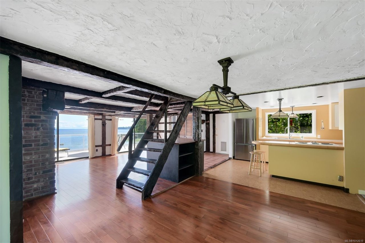 4955 Cordova Bay Rd