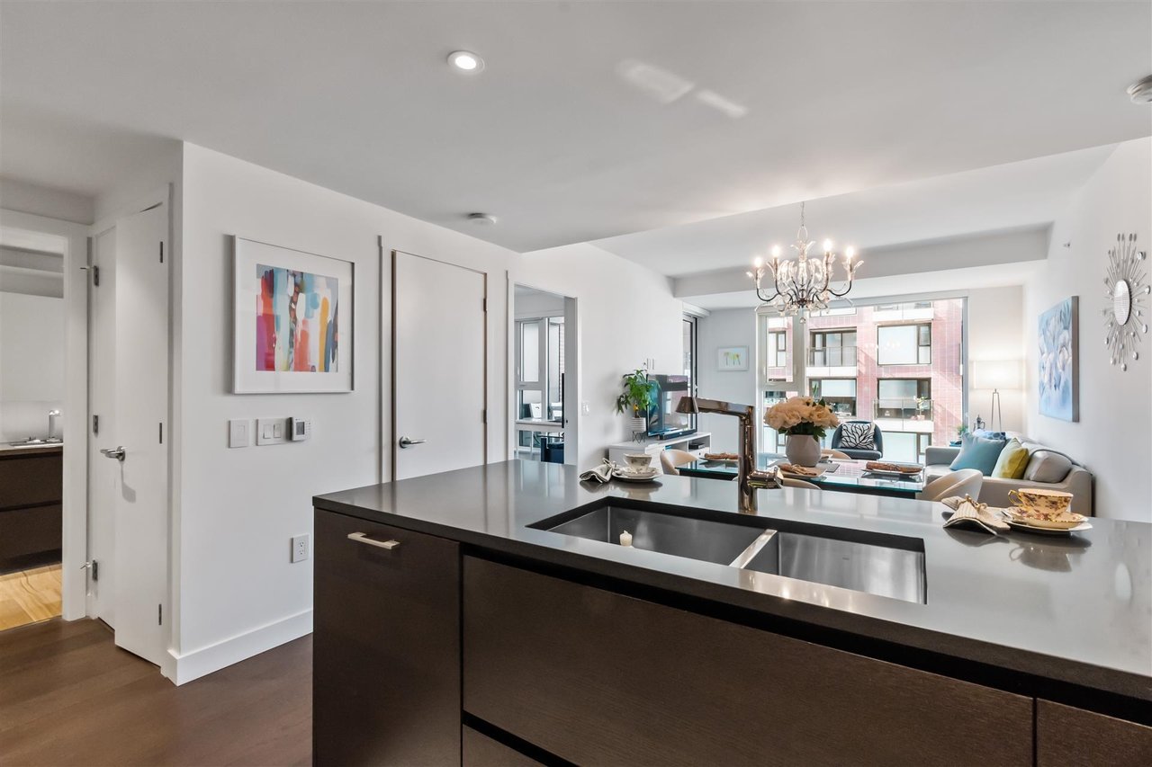 602-1561 W 57th Ave
