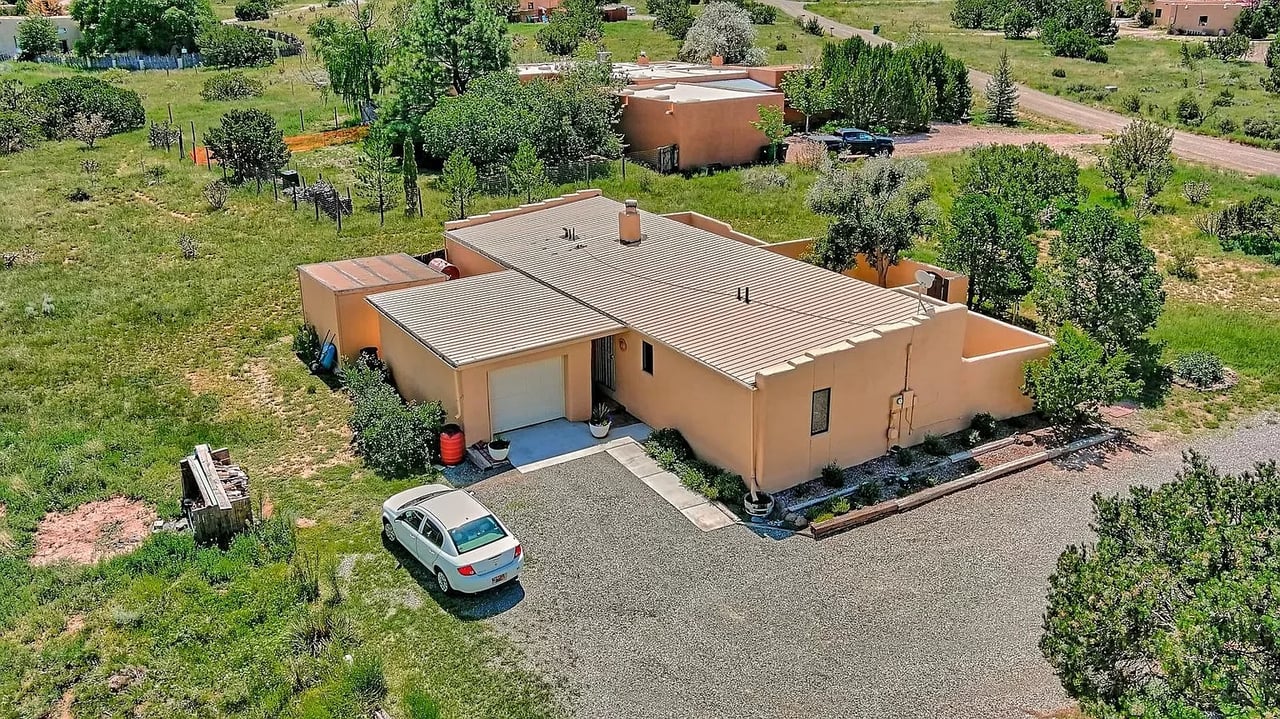 28 Alondra Rd