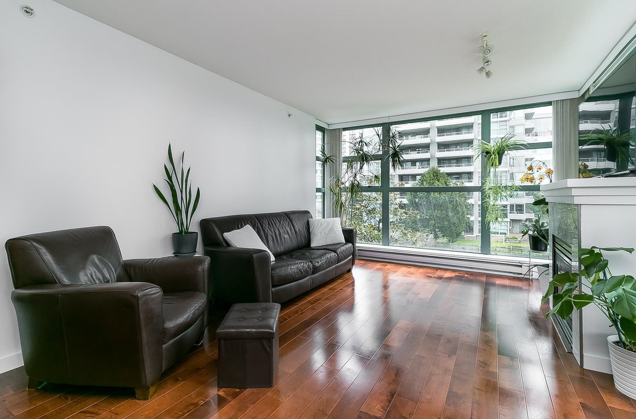 504-4388 Buchanan St