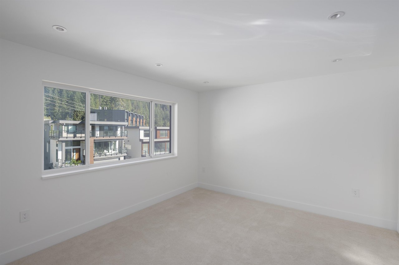 19-3385 Mamquam Rd