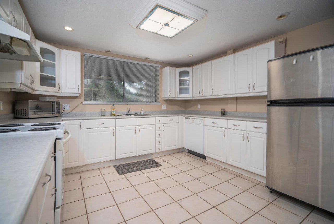 1305 Charter Hill Dr