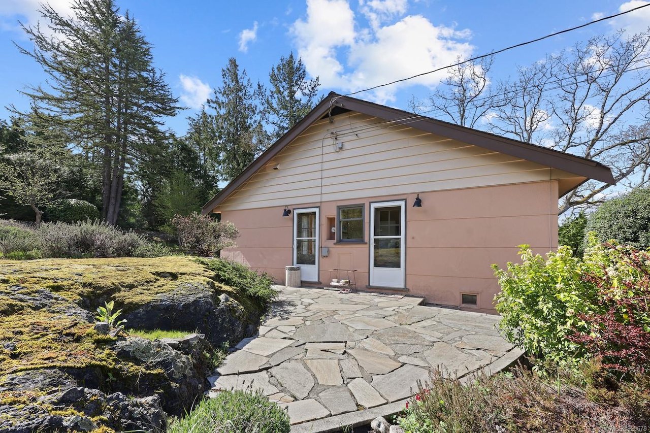 563 Foul Bay Rd