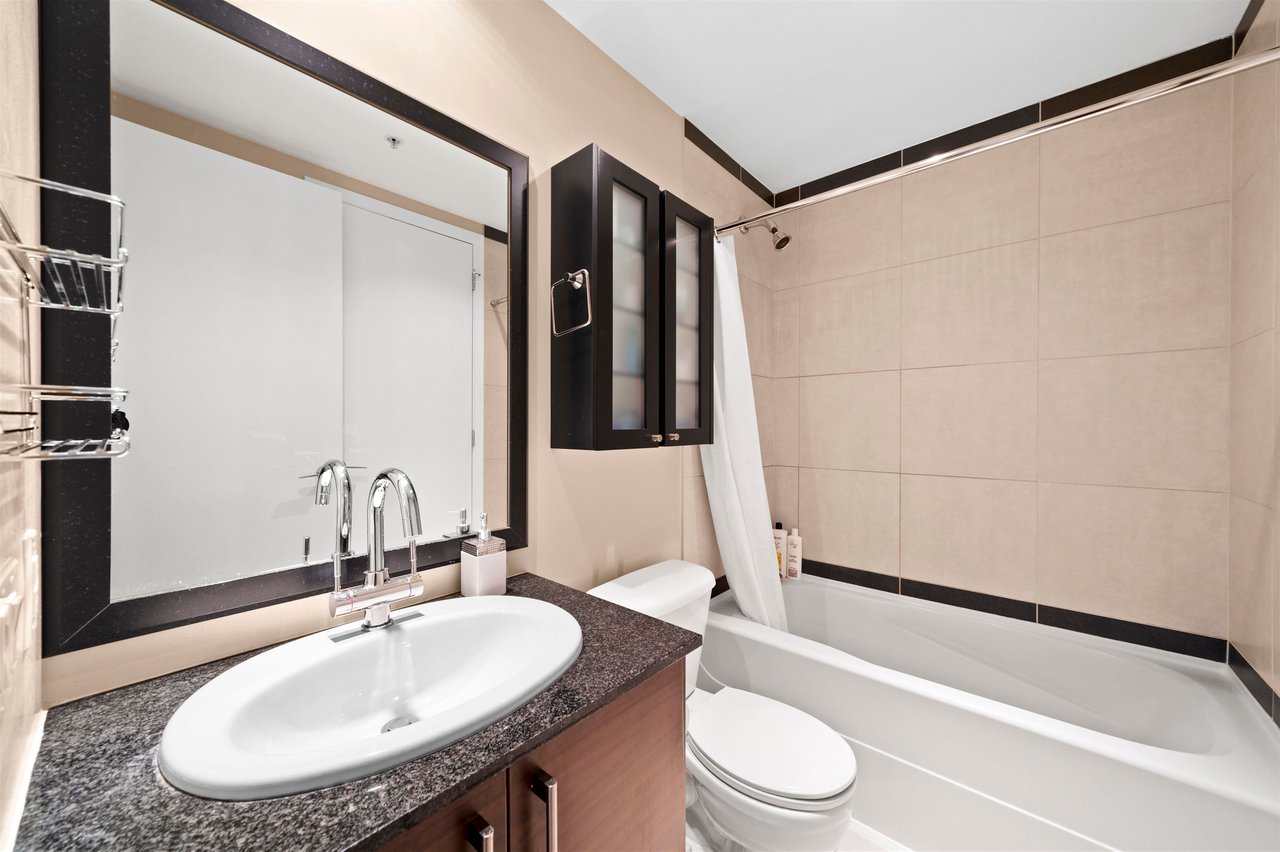 1402-2345 Madison Ave