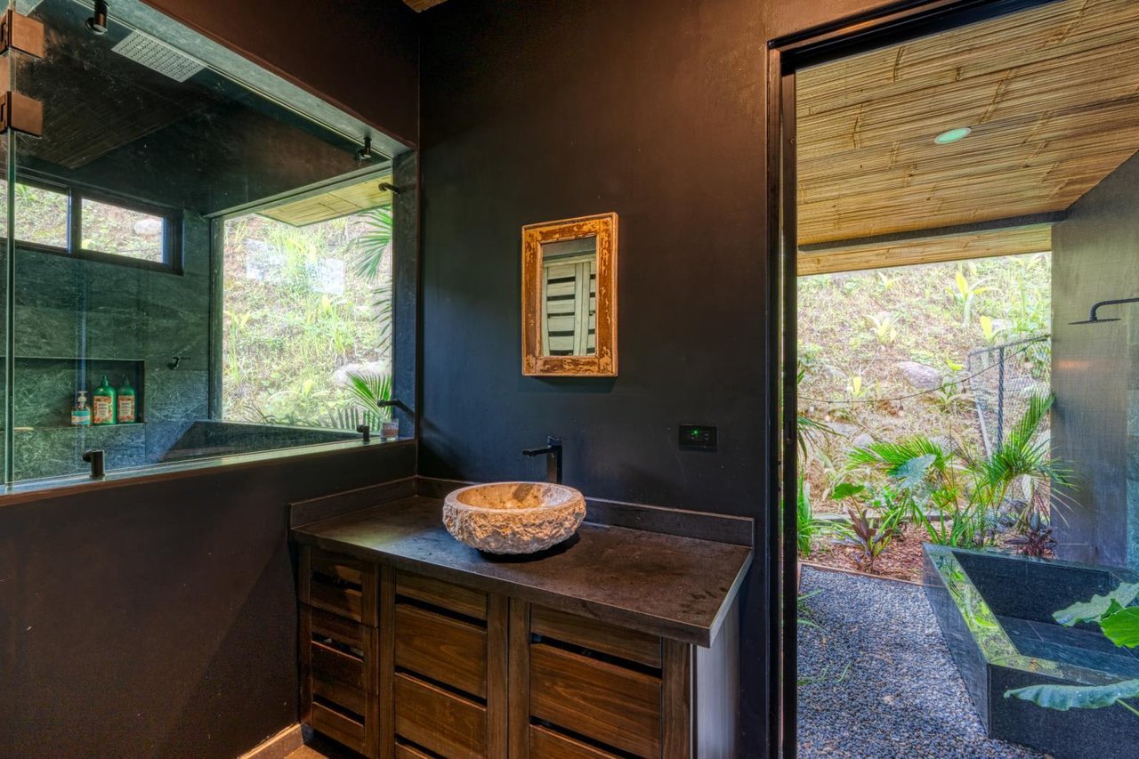 3 Bedroom Ocean View Estate