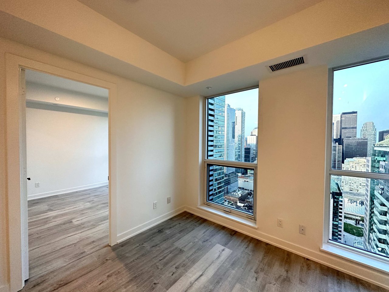 327 King St W, Unit 3601