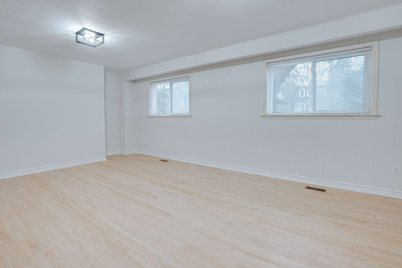25 Karen Rd Unit: Lower