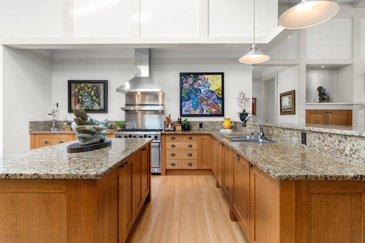 4528 Caulfeild Lane