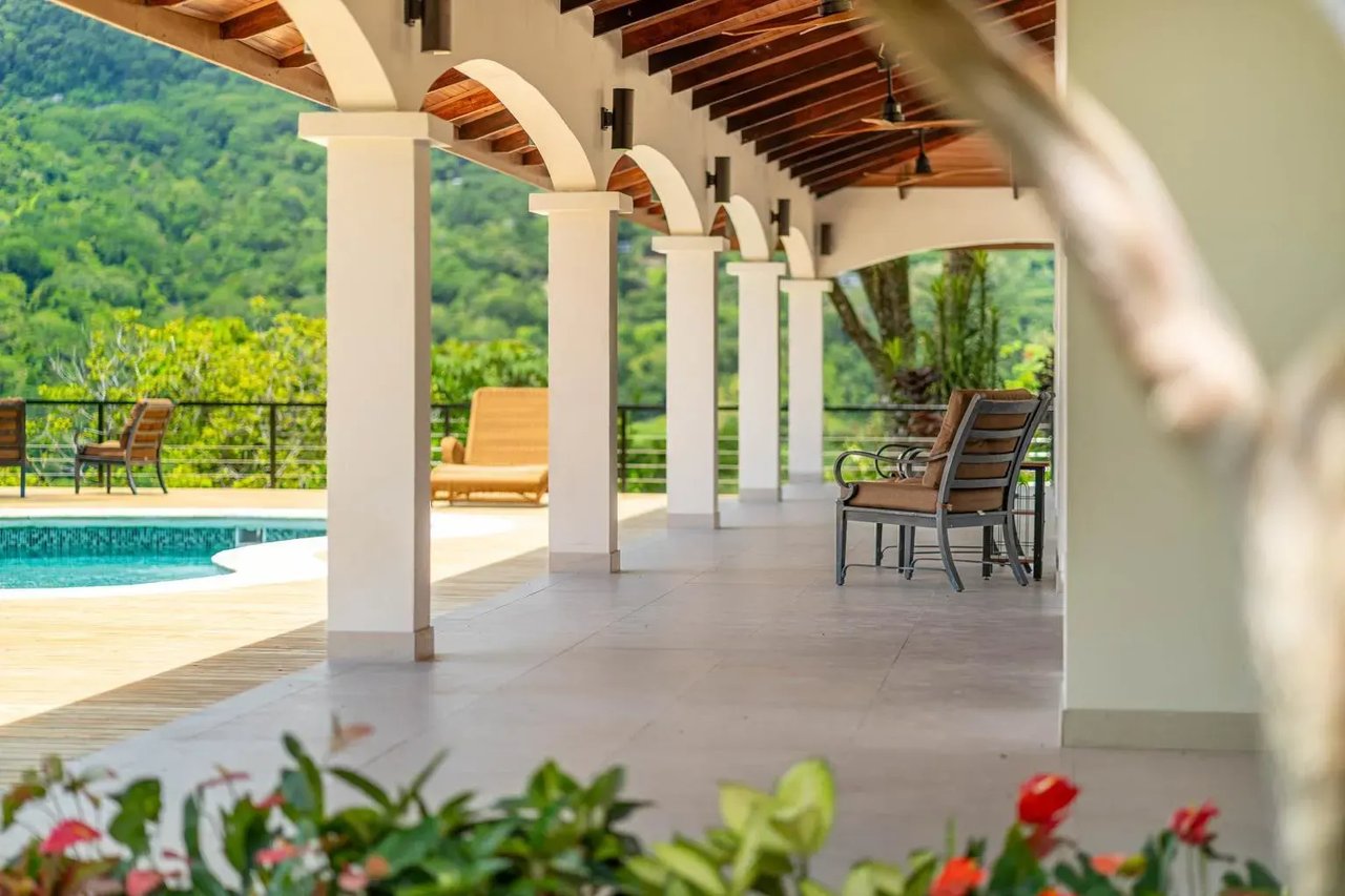 Casa Blanca: Luxury Oceanview 4 Bedroom Uvita Home