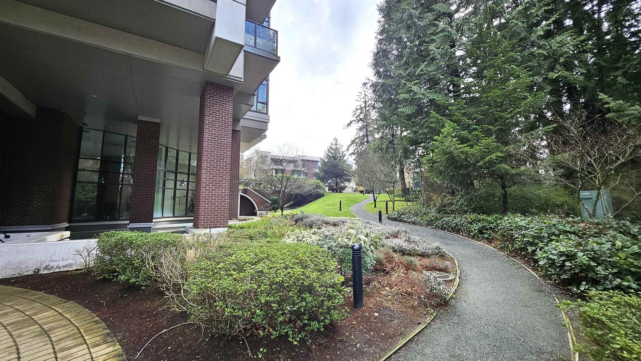 2903-7088 18th Ave