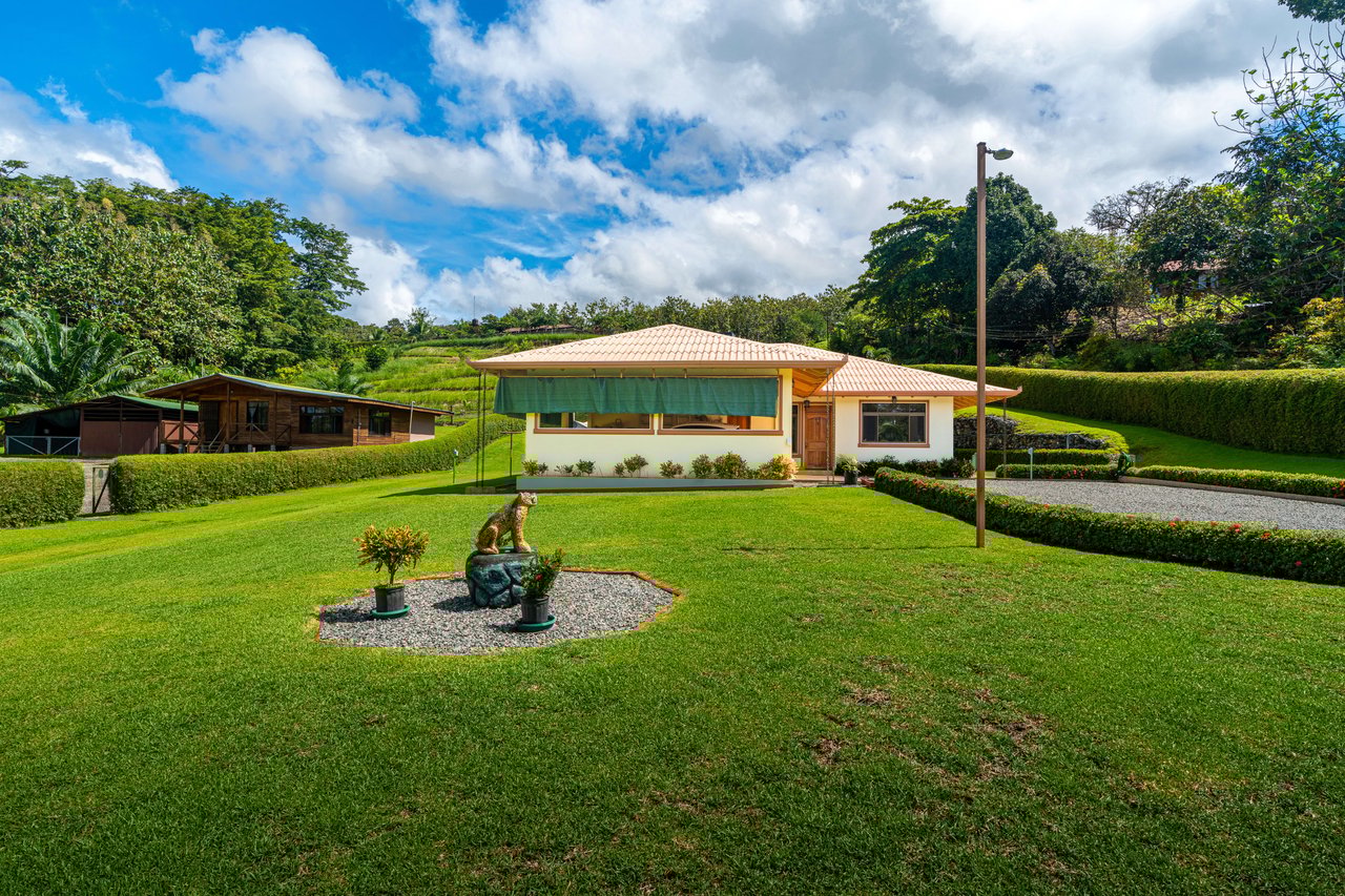 La Palma Custom Build 3 bedroom 2 bath - Prestine Condition