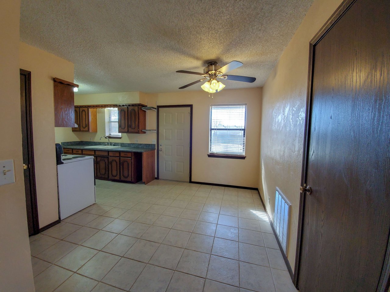 1218 Whispering Glen 