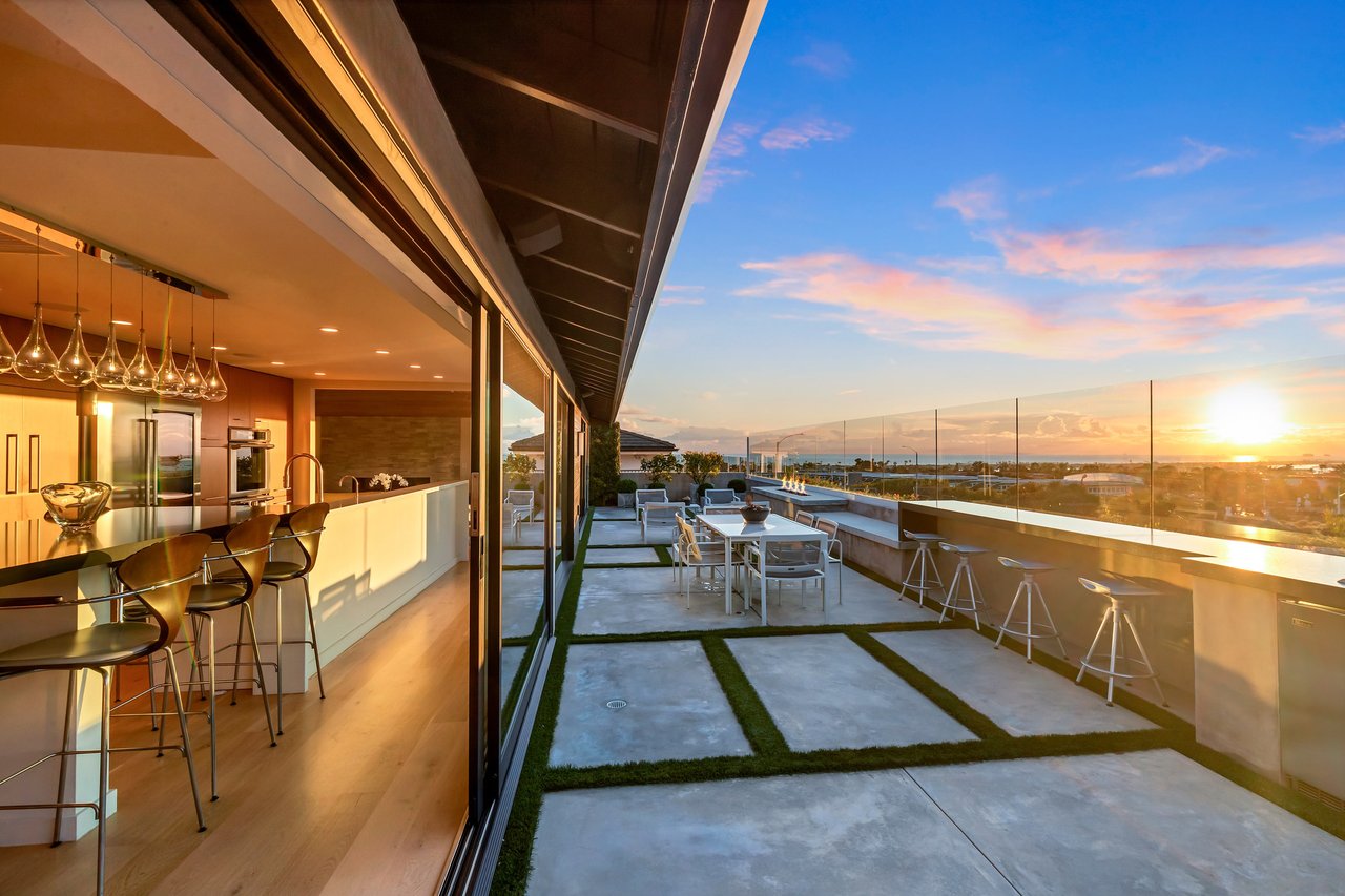 1227 Surfline Way