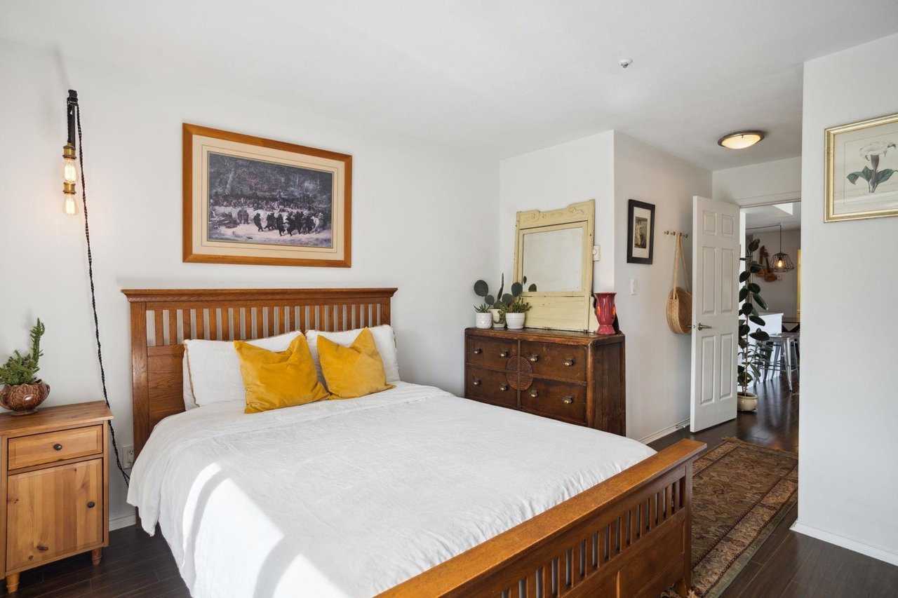 303-228 E 14th Ave