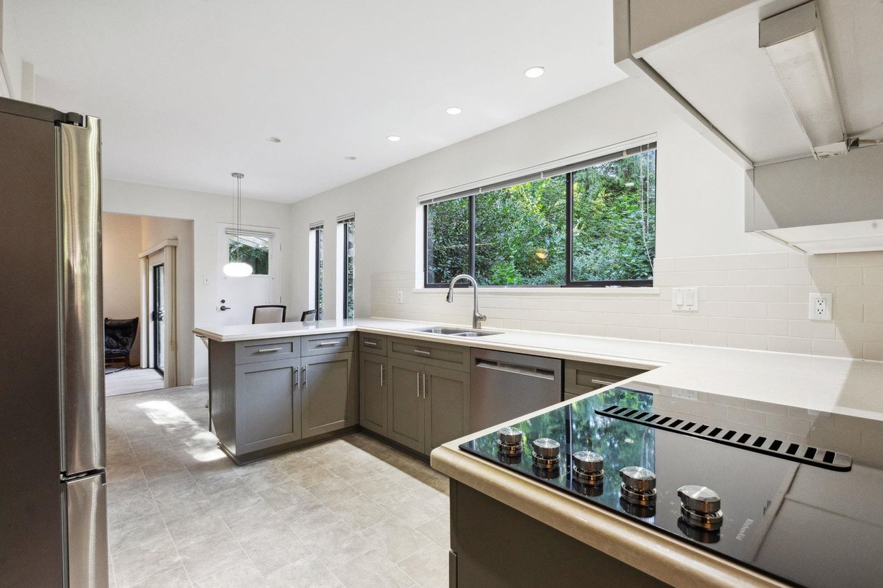 382 Mathers Ave