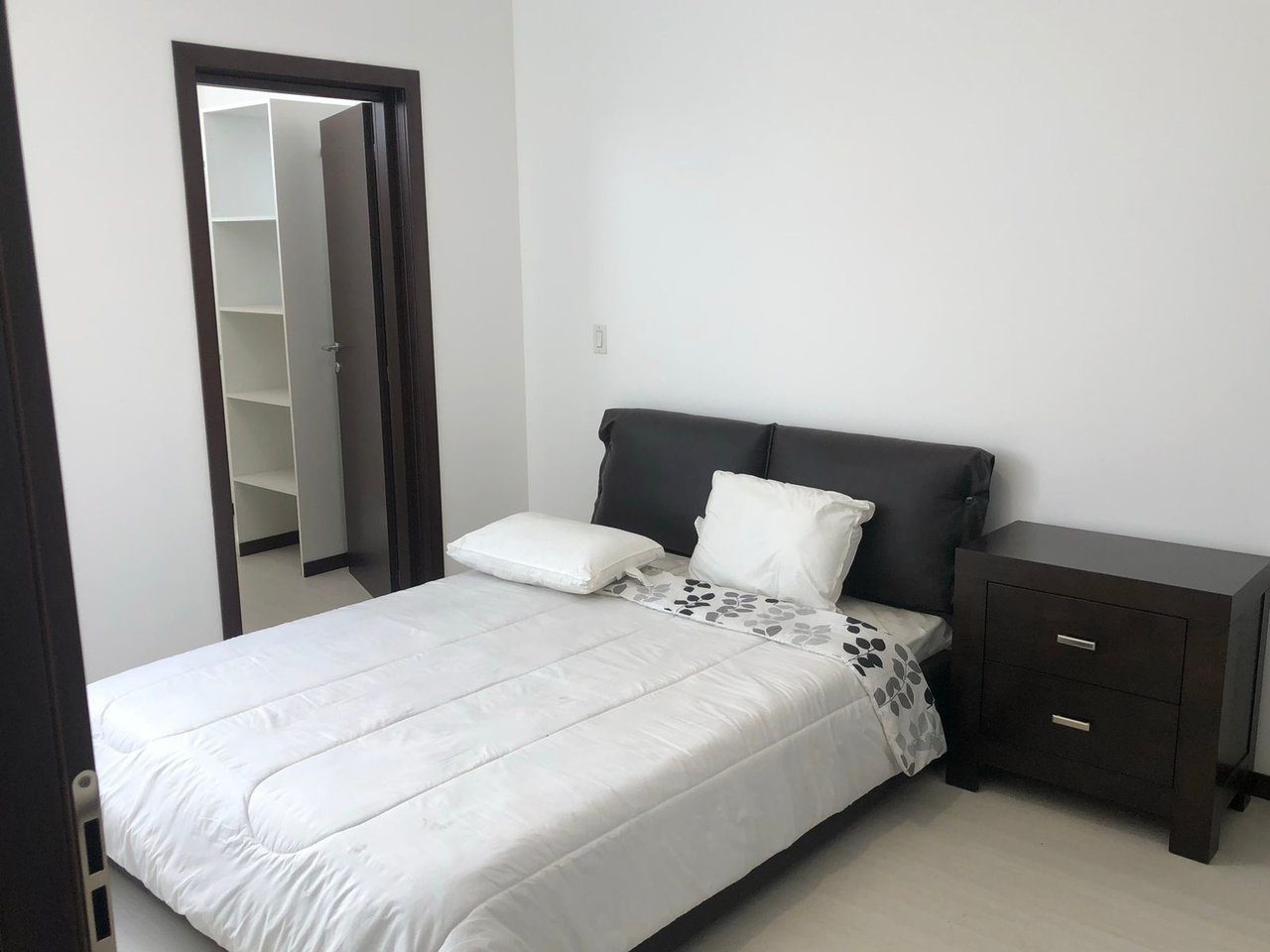 Modern Poolside Terrace Condo, Heredia