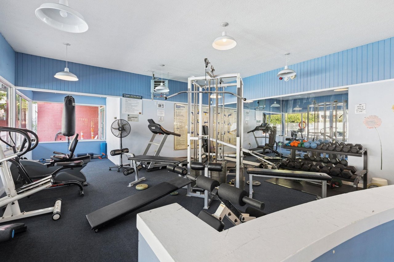 829 Westview Cres