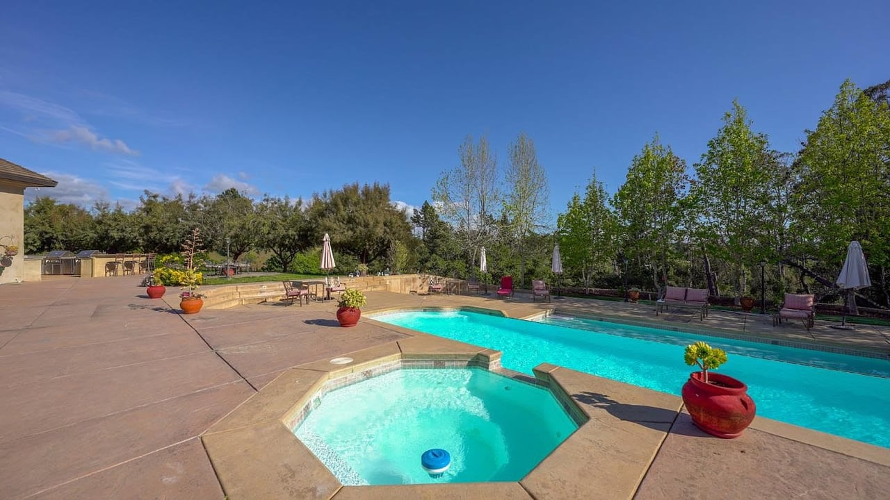 8654 Carolines Ridge Rd