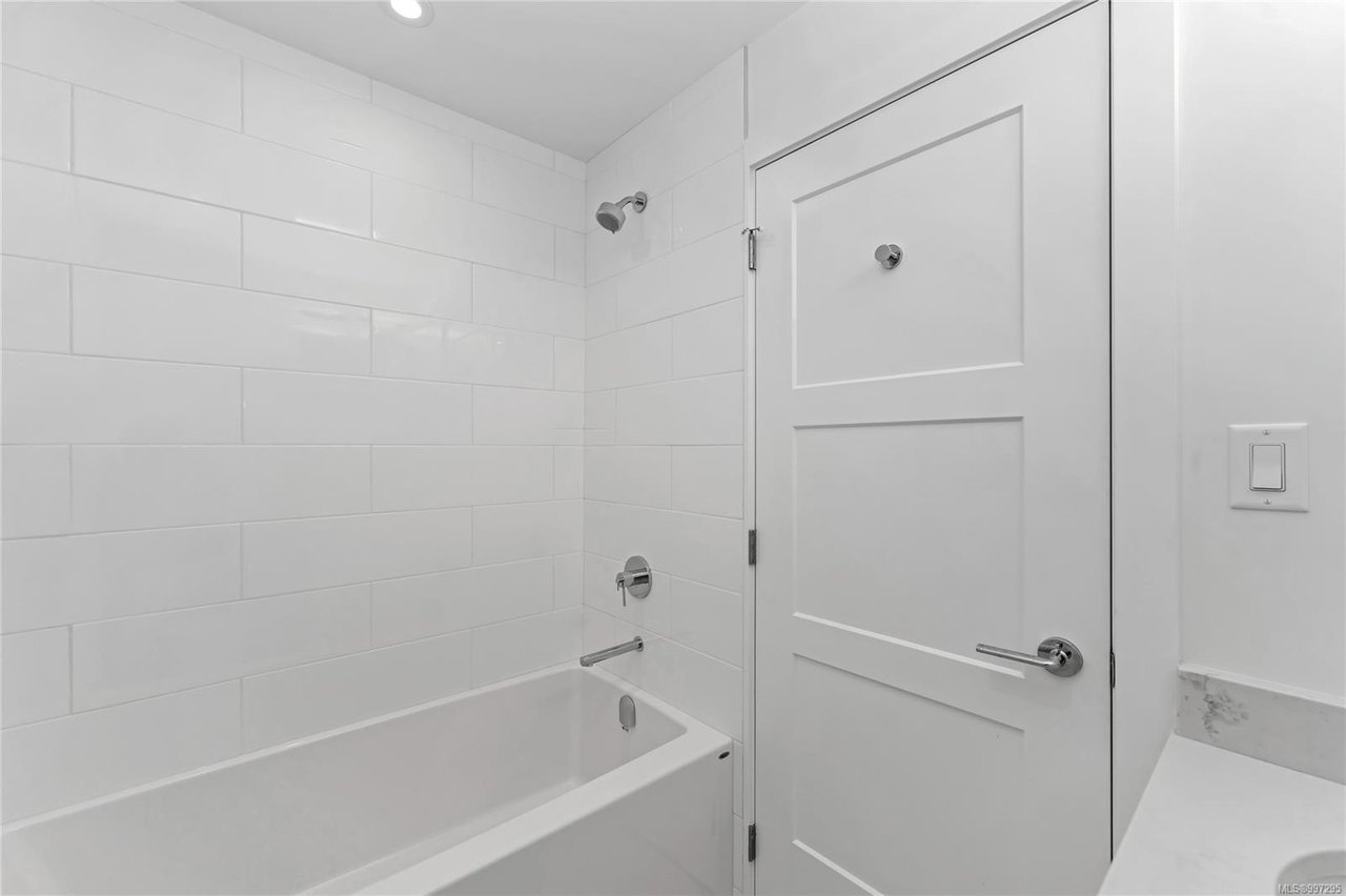 302B-1224 Richardson St, Victoria