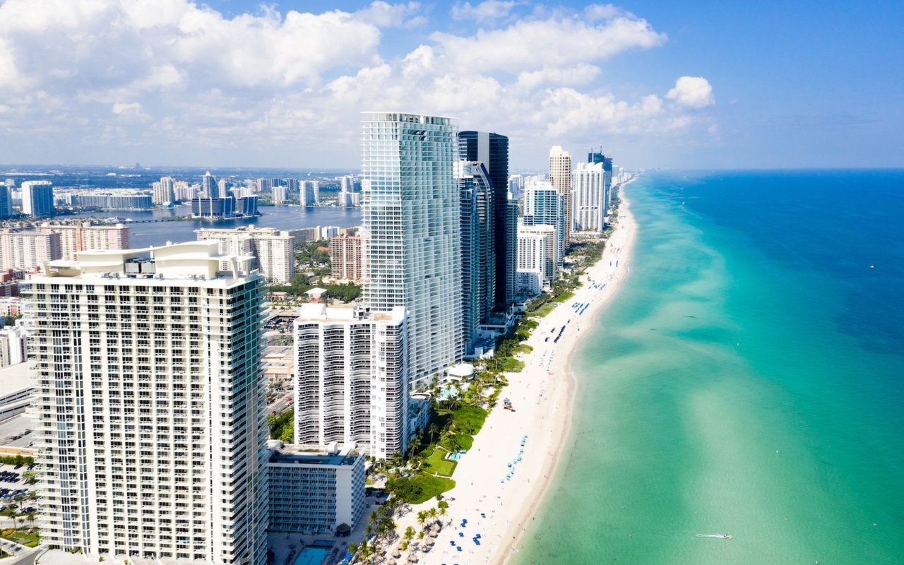 A Complete Guide to Waterfront Living in Sunny Isles