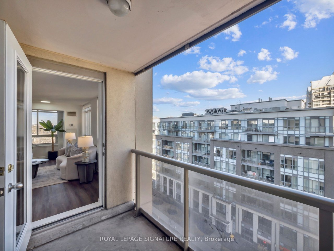 18 Kenaston Gdns 804