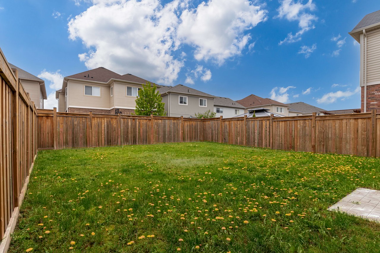 18 Fred Jackman Ave