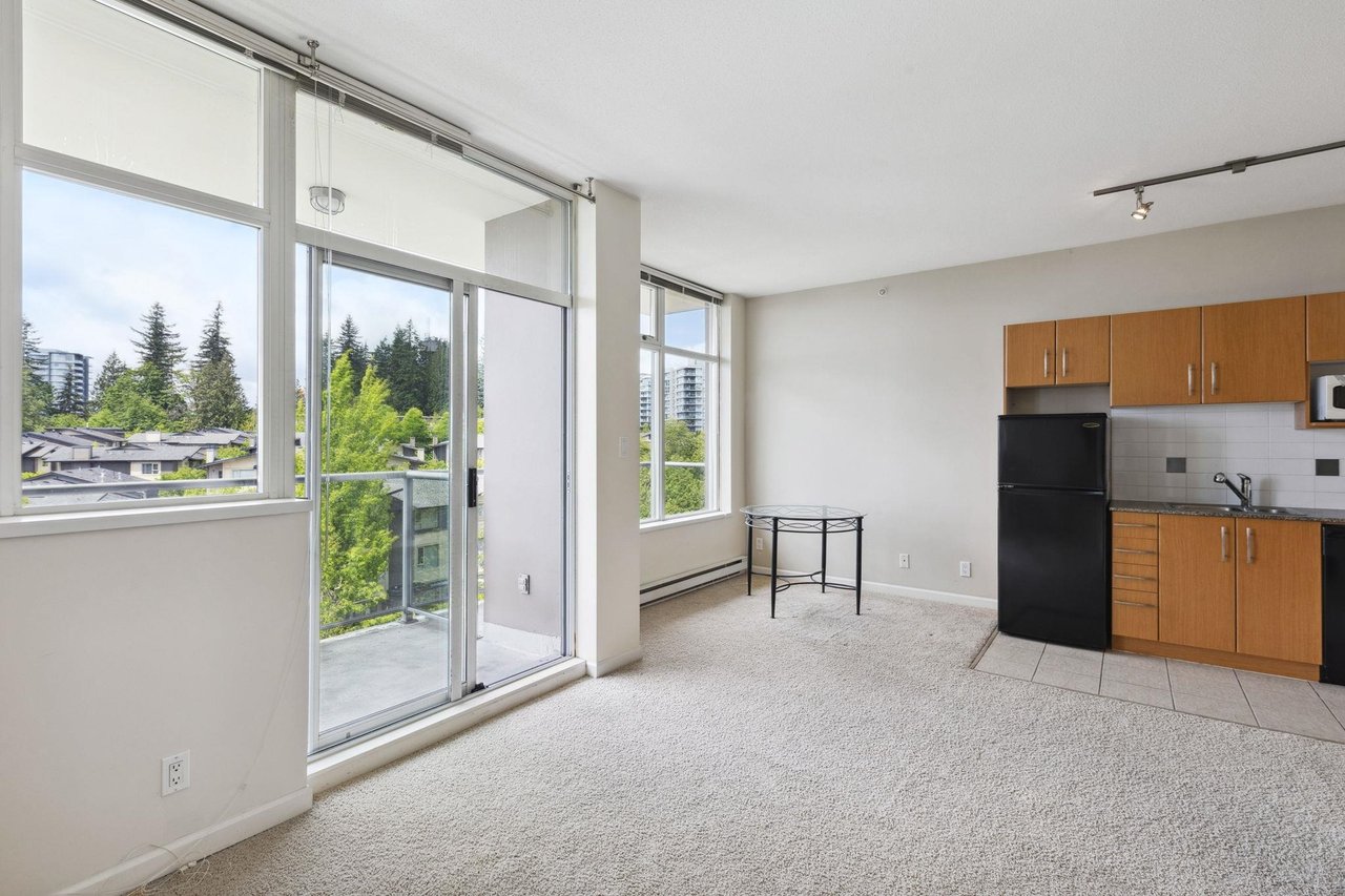 606-9288 University Cres