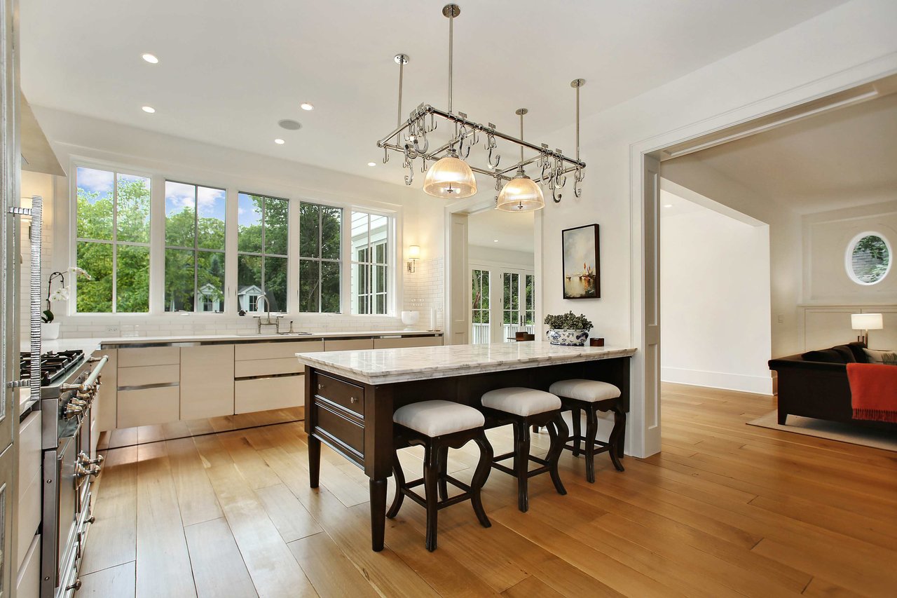 Brilliant Collaboration of Modern Meets Farmhouse