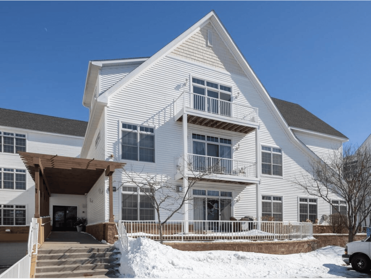 2100 Old School Road, Mound, MN