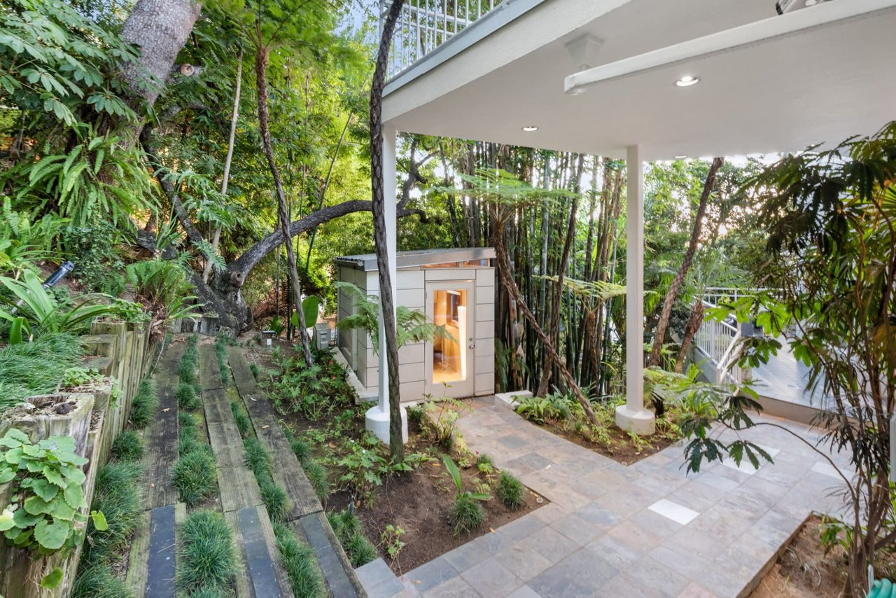 1554 N Doheny Dr