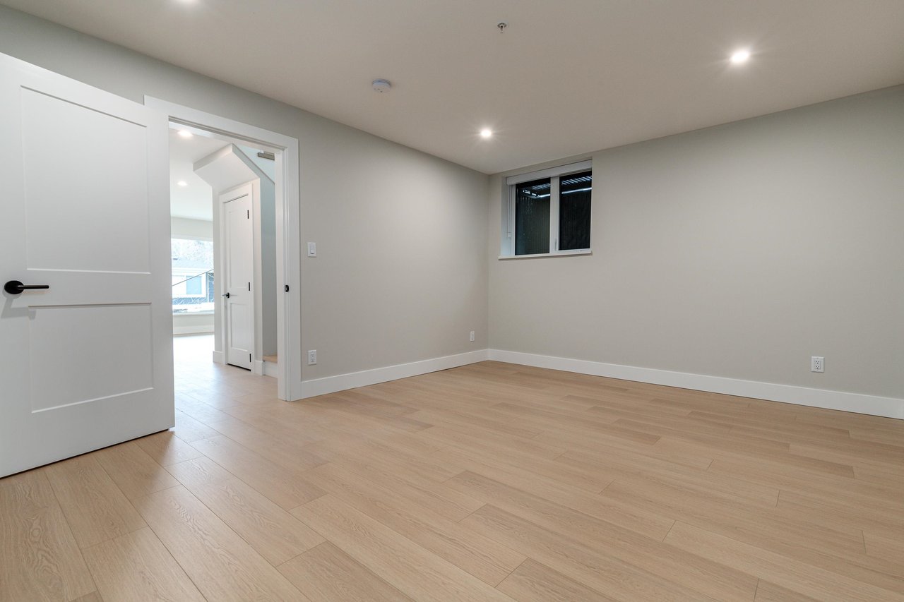 13-3385 Mamquam Rd