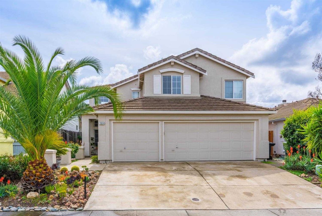 2039 Ajay Drive