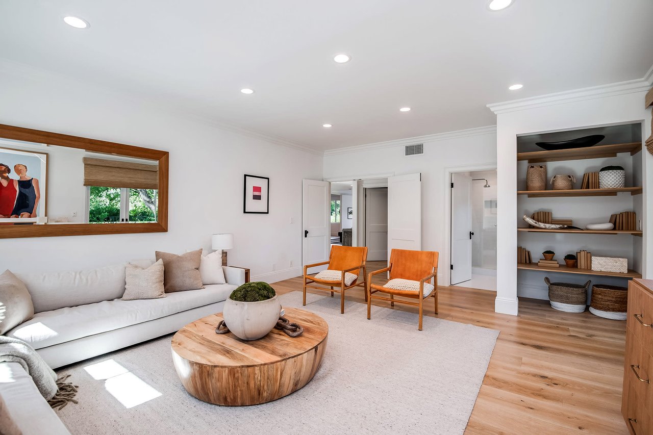 Guard Gated Calabasas