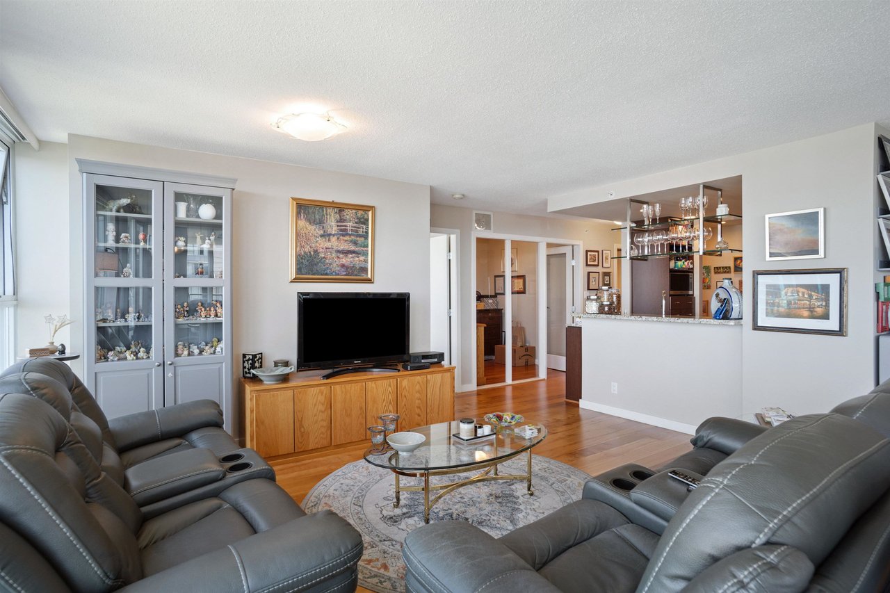 2703-455 Beach Cres