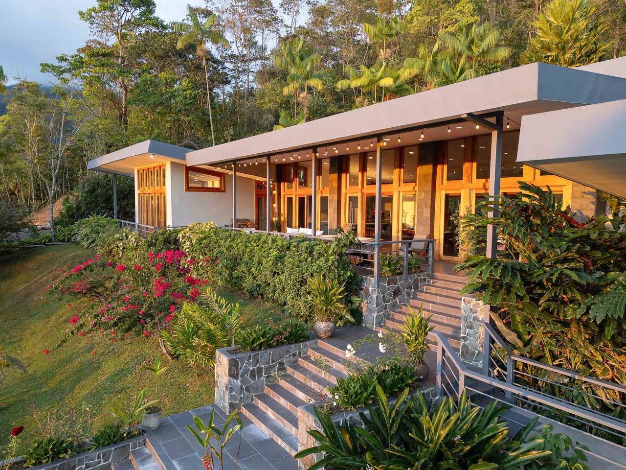 Luxurious Mountain Villa Retreat, Perez Zeledon, San Jose