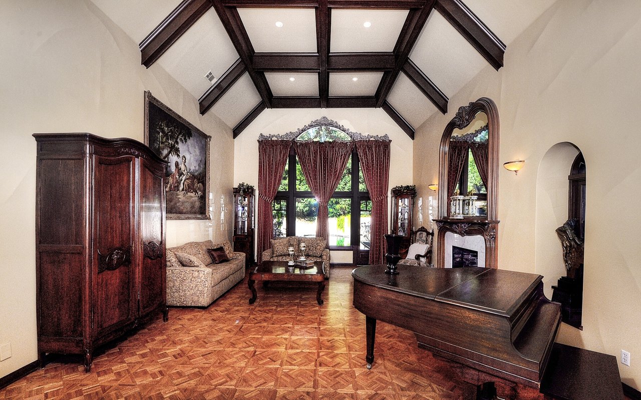 1802 Skyline Dr