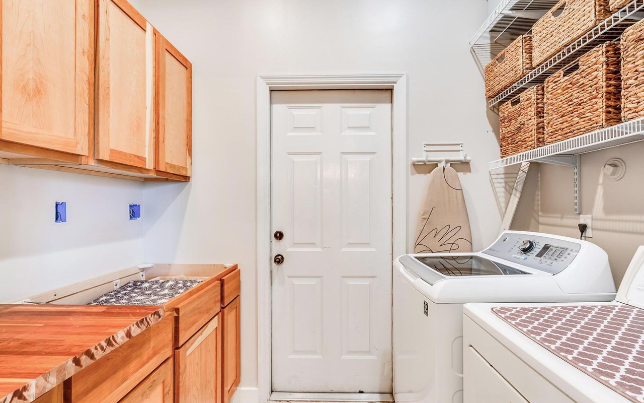 1216 Lake Breeze Dr